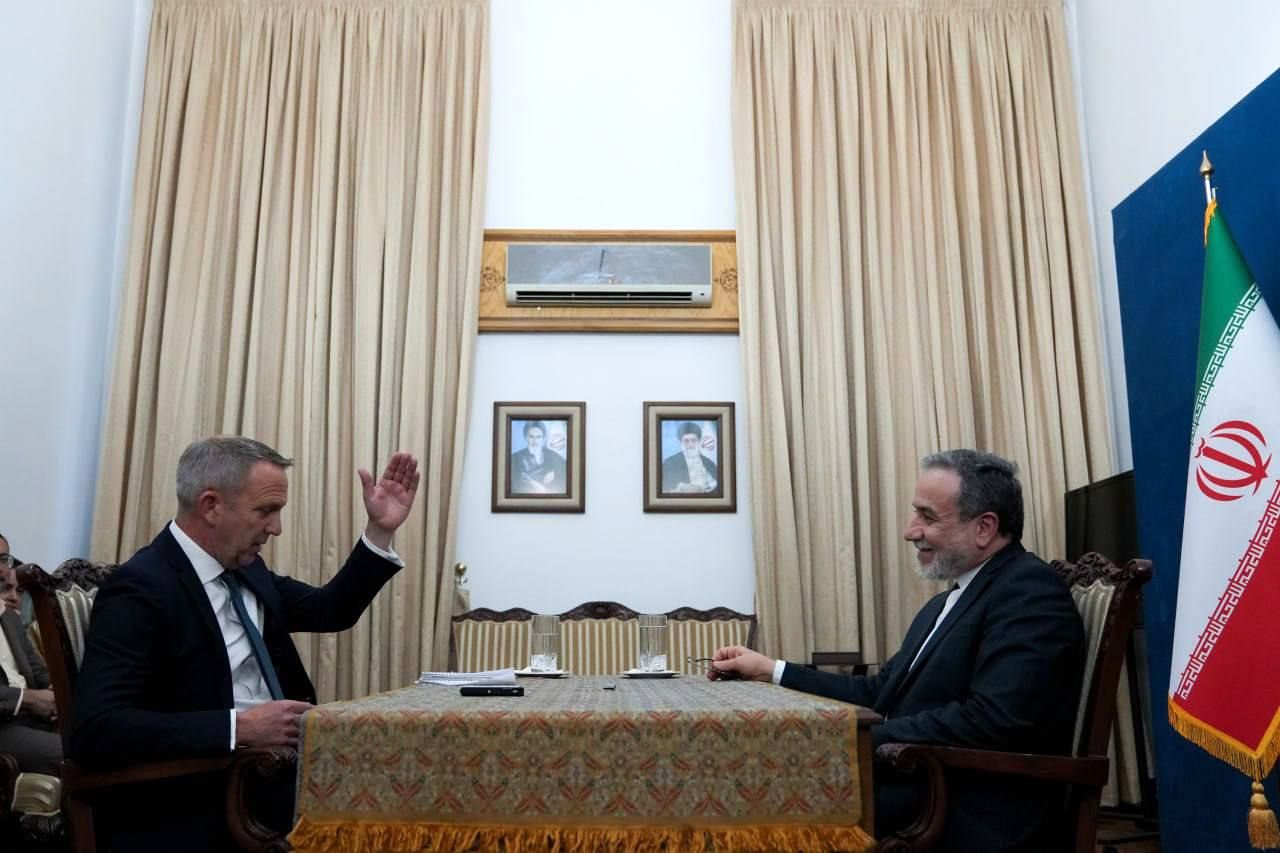 3 شرط ایران برای مذاکره با آمریکا از زبان عراقچی, با ویتکاف پیام ردوبدل می کنیم, مردم به من می‌گویند وقتت را برای مذاکره تلف نکن