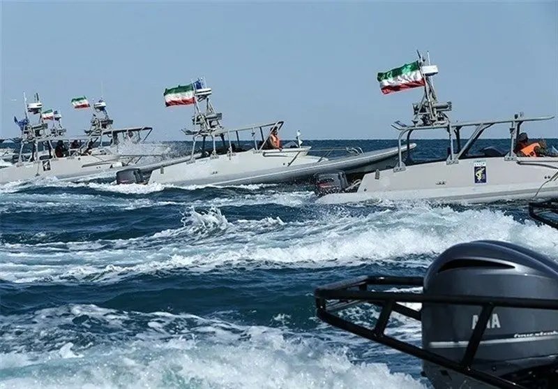 هشدار فرمانده نیروی دریایی سپاه درباره ناایمنی مسیرهای جایگزین تنگه هرمز