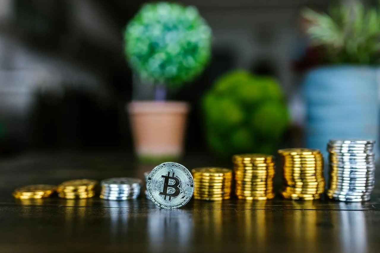 تغییر رویکرد دولت‌ها به بیت‌کوین؛ از نظارت تا تبدیل شدن به دارندگان بزرگ