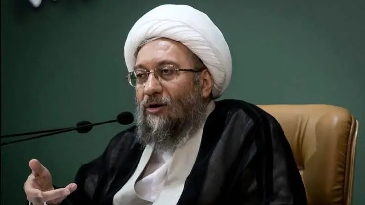 آملی لاریجانی: ایران از تنگه هرمز عقب‌نشینی نمی‌کند