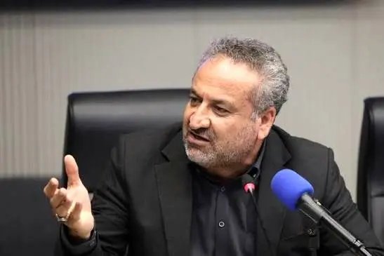 عضو کمیسیون مجلس: دولت می‌توانست جلوی گرانی‌ها را بگیرد و باید حمایت از مردم را افزایش دهد