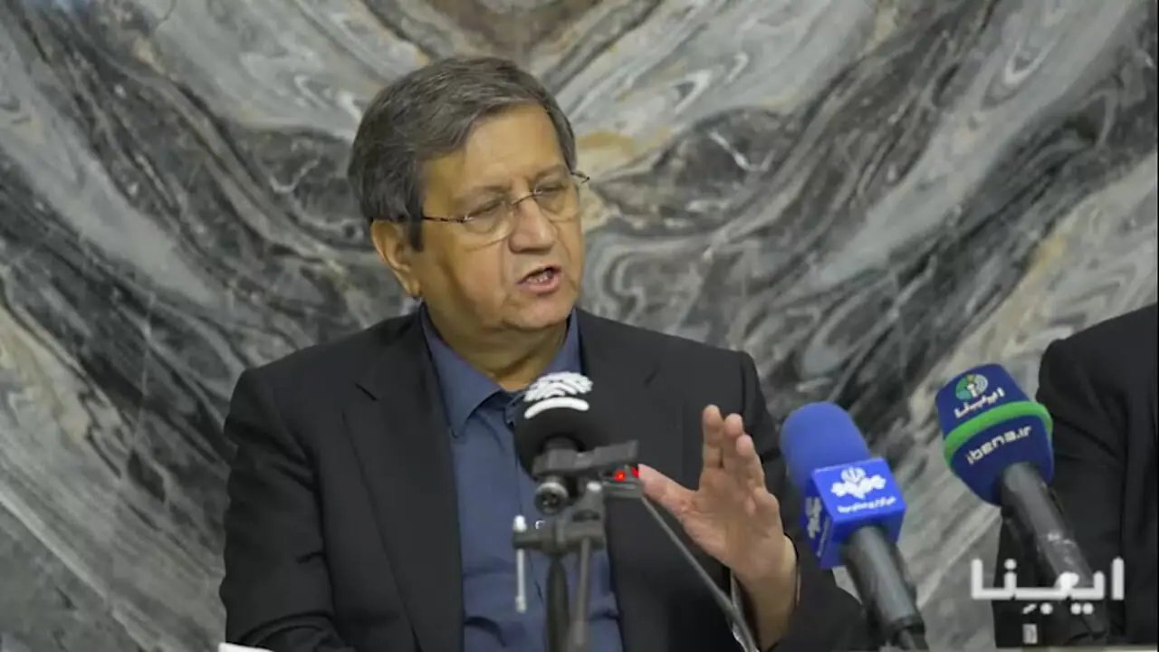 همتی: افزایش قیمت دلار موقتی است و ناشی از جوسازی آمریکایی‌هاست