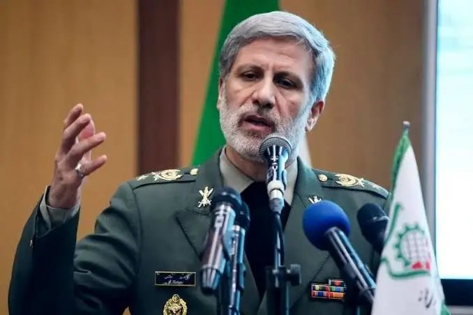 هشدار فرمانده کل ارتش: ۲۰ نسل برای ناکامی دشمن می‌جنگیم