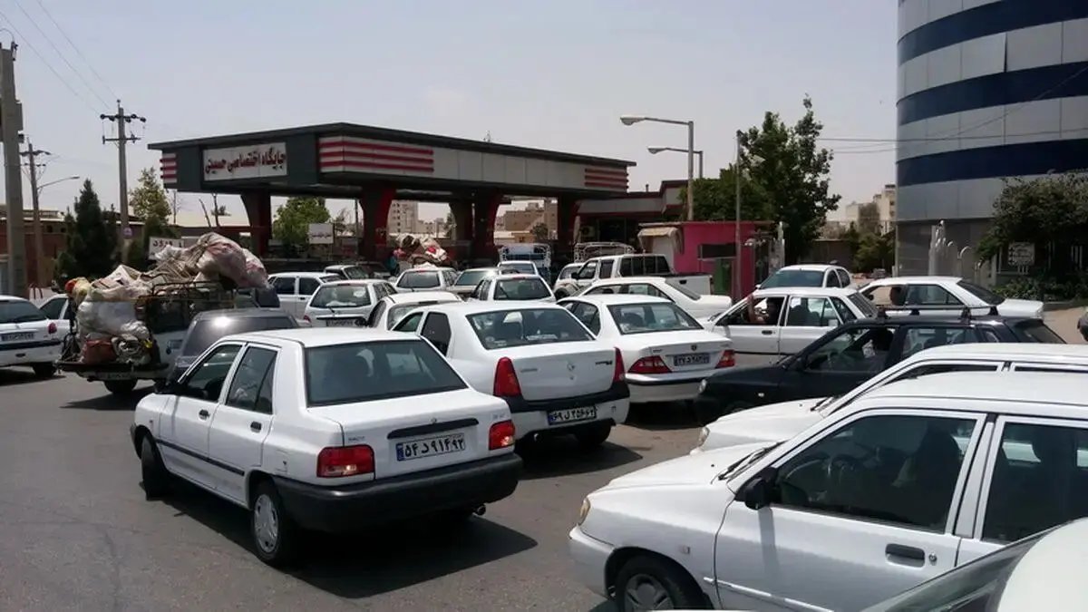 مدیرعامل شرکت پخش فرآورده‌های نفتی: بنزین کمیاب نیست، به شایعات توجه نکنید