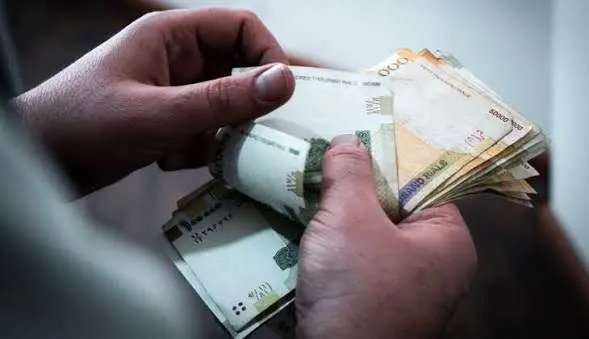 افزایش احتمالی حقوق کارکنان در نیم‌سال دوم؛ دولت در حال تهیه لایحه است
