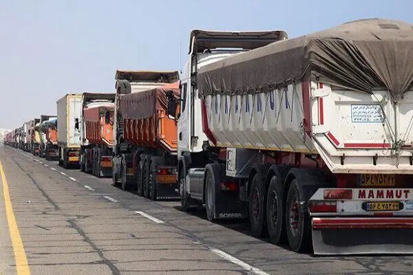 افزایش تردد کامیونهای صادراتی در مرز مهران؛ روزانه بیش از ۵۰۰ کامیون
